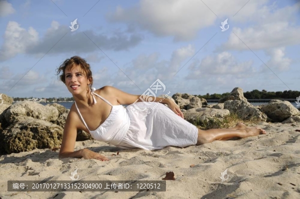 沙灘上的女人9