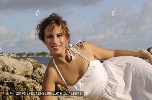 沙灘上的女人8