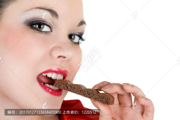 美麗少婦的肖像吃巧克力