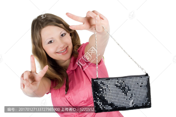 美麗微笑的年輕女子帶著手提包。分離