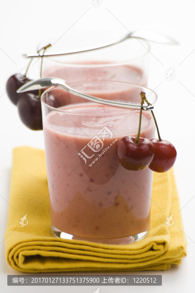 美味的櫻桃奶昔