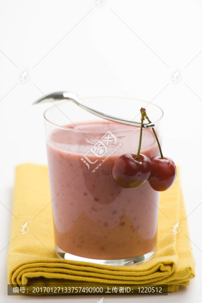 美味的櫻桃奶昔