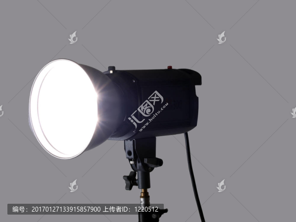 影樓閃光燈閃光燈發(fā)射著灰色背景