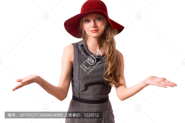 迷人的金發(fā)女子在大帽子孤立