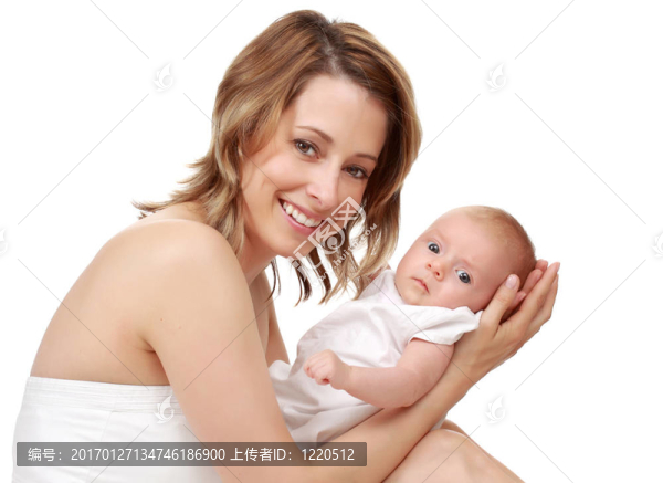 母親抱著她的寶寶
