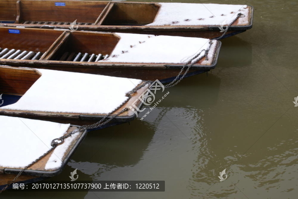 白雪覆蓋的平底船在劍橋