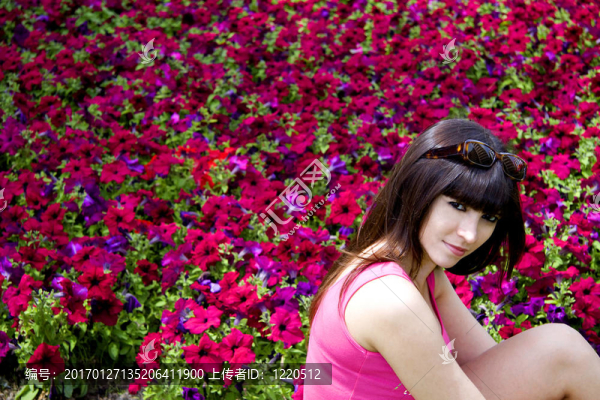 女人和花