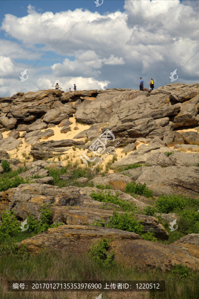 石頭的墳?zāi)? title=