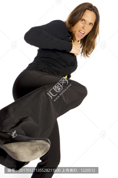 踢的女人