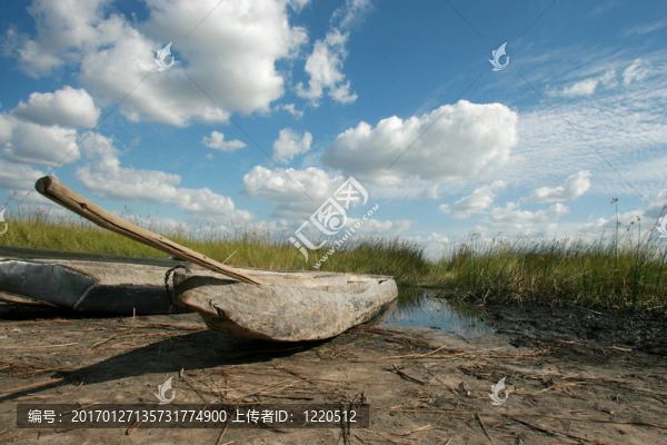莫科洛船在河床上-匯圖網(wǎng) www.fosd68.com 莫科洛船在河床上