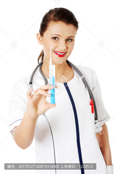 年輕女醫(yī)生或護(hù)士持注射器
