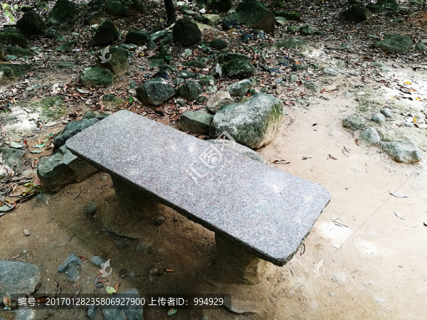 深圳塘朗山公園,休息石板凳