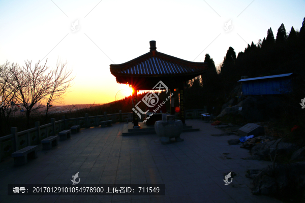 黃昏亭子剪影