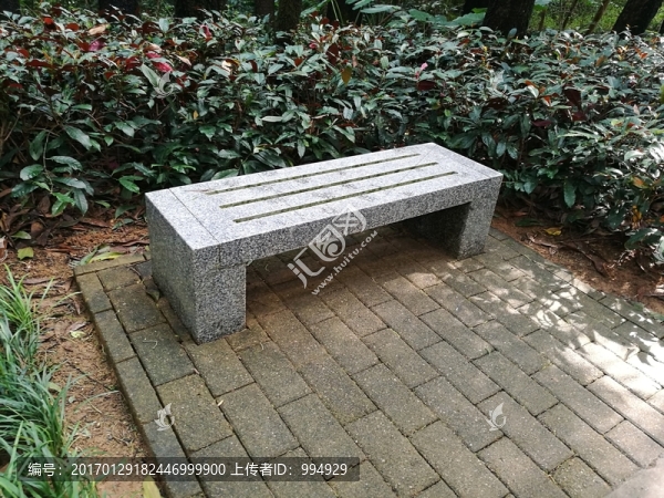 深圳筆架山公園休息石凳