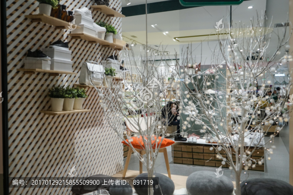 專賣店櫥窗