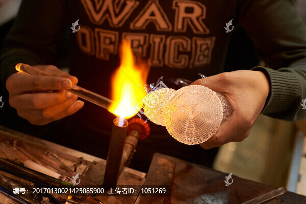 水晶玻璃拉絲工藝