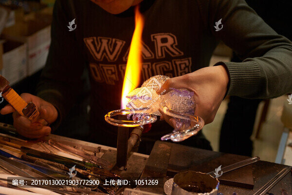 水晶玻璃拉絲工藝
