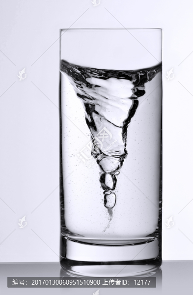 玻璃杯