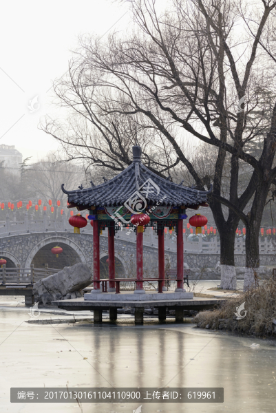 冬日公園亭子