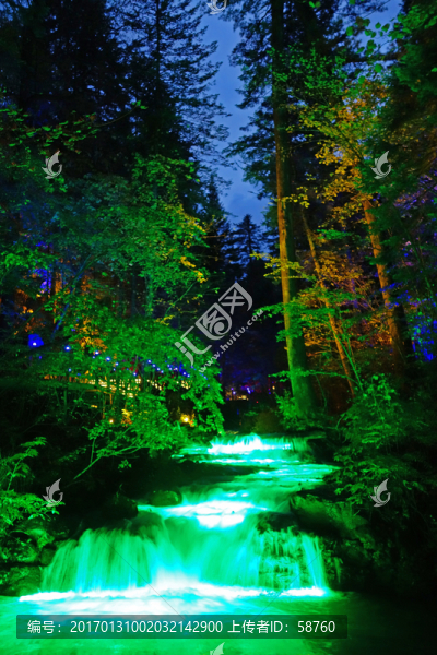 山溪燈光夜景