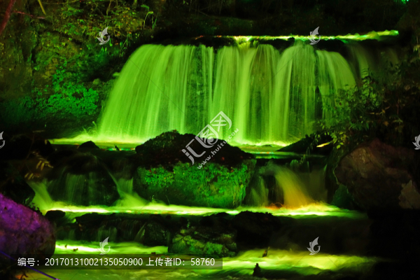 瀑布燈光夜景