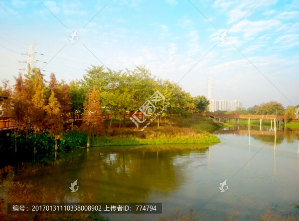 湖水,綠樹(shù),藍(lán)天