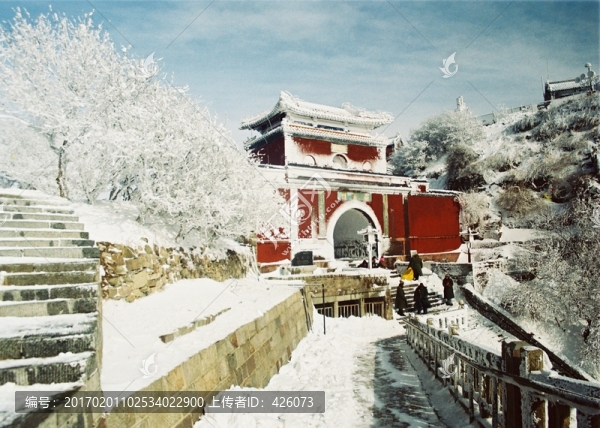 雪山山門(mén)