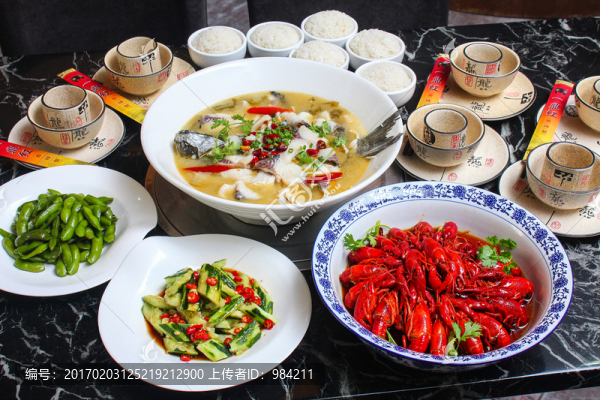 酸菜魚小龍蝦一桌