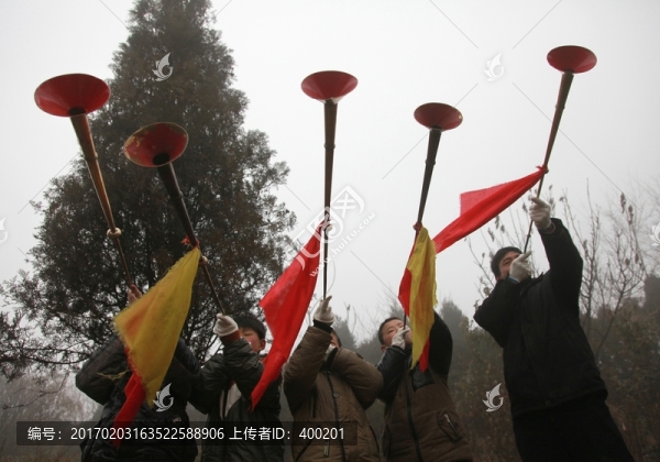 吹長(zhǎng)號(hào)