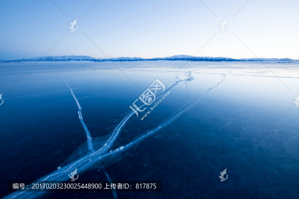 賽里木湖的冰面