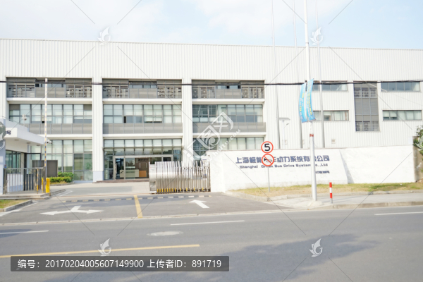 工業(yè)廠房門口,工廠大門