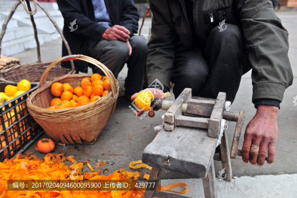 柿子去皮,柿子餅制作