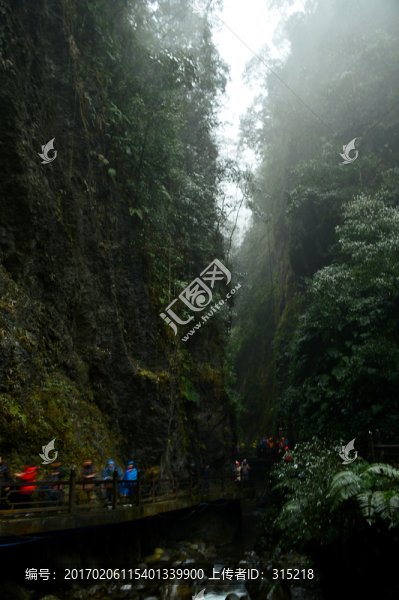 峨眉山,一線天