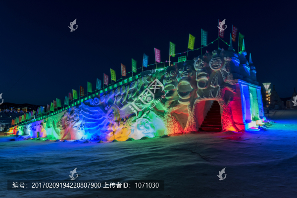 雪雕滑梯