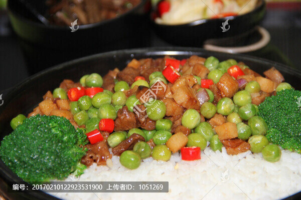 豌豆肉丁套飯