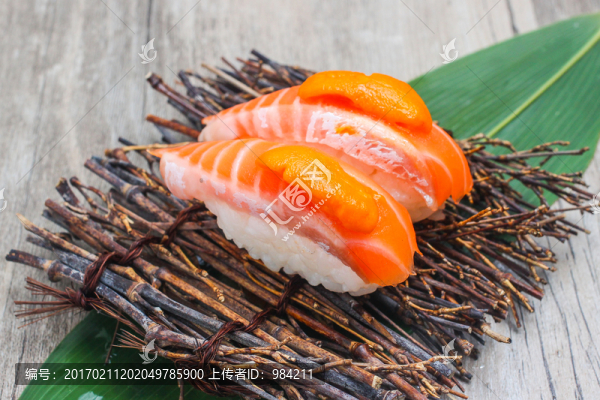 日本料理,海膽三文魚壽司