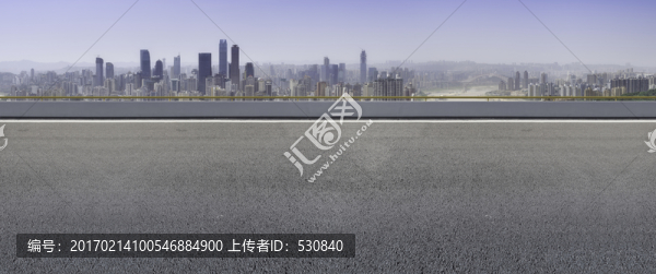 道路路面和城市天際線