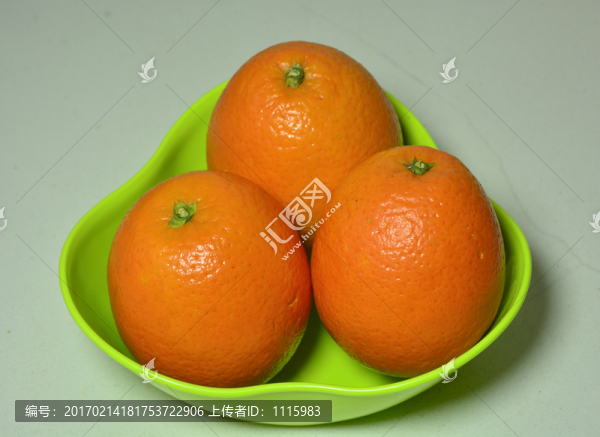 三個橙子