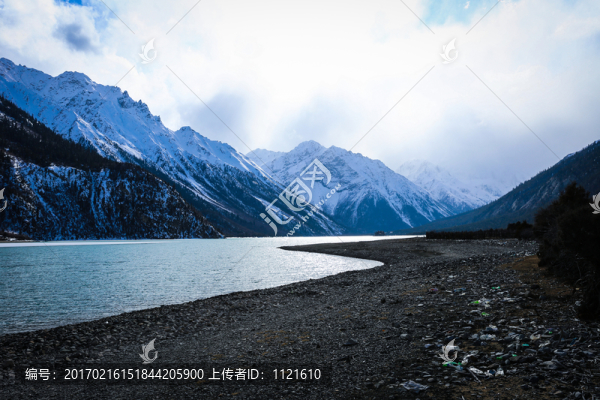西藏高原山川湖泊河流