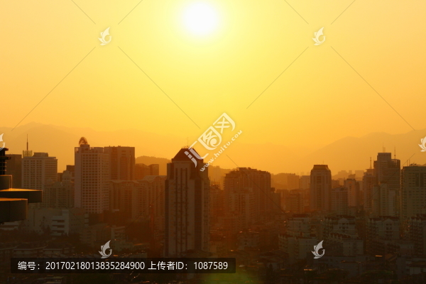夕陽與城市