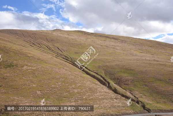 山坡裂縫