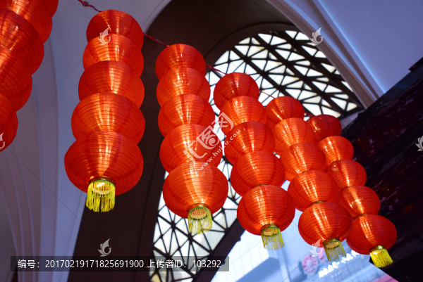 大紅燈籠高高掛