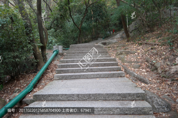 大理石樓梯小路