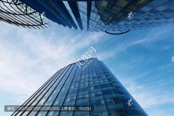 仰拍的城市寫(xiě)字樓