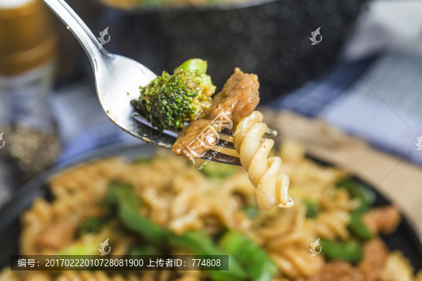 黑椒豬肉意粉,通心粉