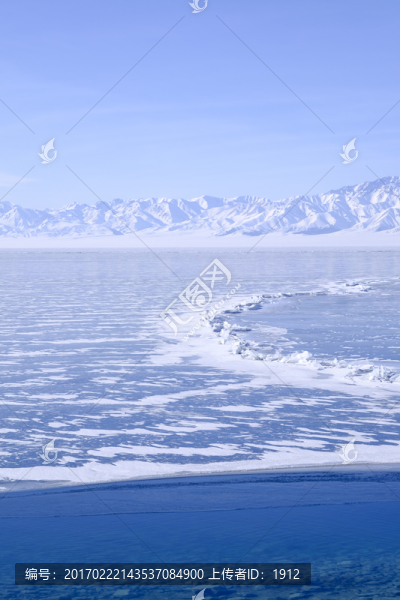 冰湖