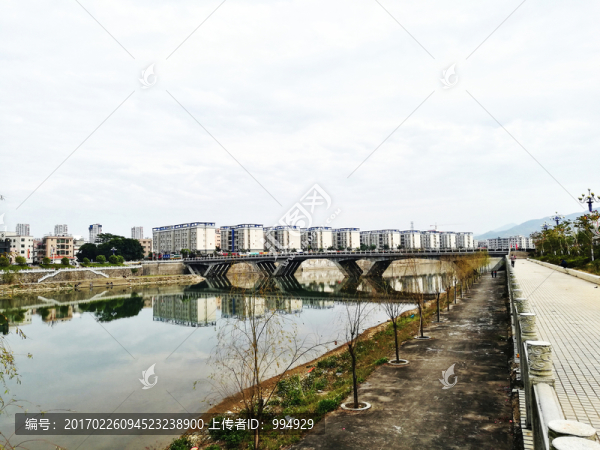陸河縣城風(fēng)光,螺河河邊大道