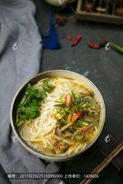 老壇酸菜牛肉面