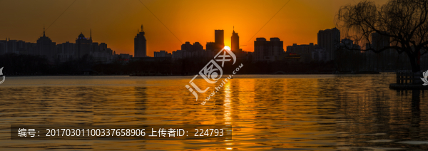 金光燦爛大明湖