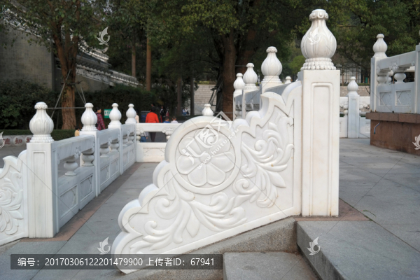 漢白玉石雕花紋欄桿高清圖
